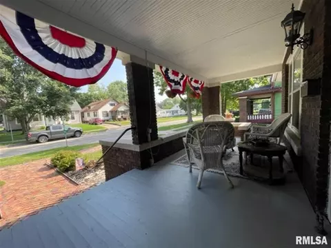 703 E Carroll St, Macomb, IL 61455 photo 2