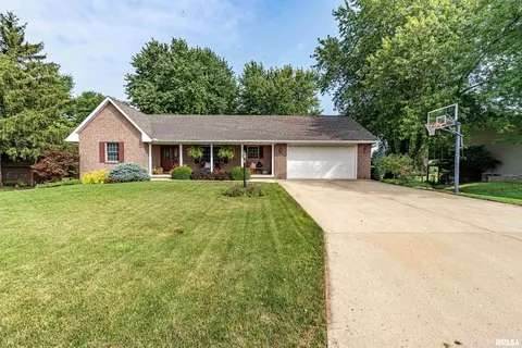 347 Whispering Oaks Dr, Germantown Hills, IL 61548