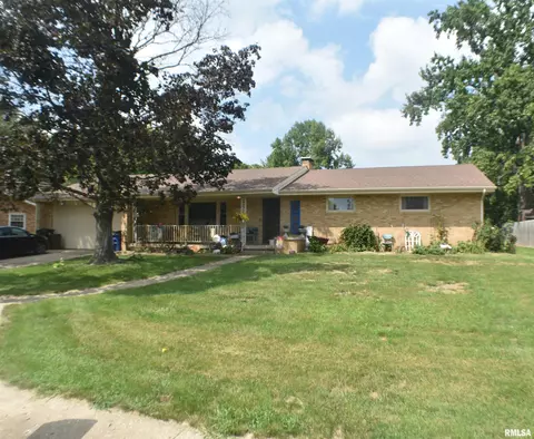 171 Park Plaza Dr, Canton, IL 61520
