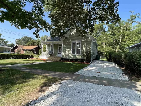 532 S Johnson St, Macomb, IL 61455 photo 2