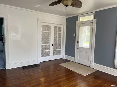 532 S Johnson St, Macomb, IL 61455 photo 9