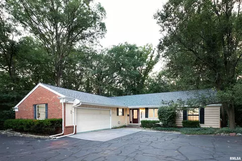 6645 N Rustic Oak Ct, Peoria, IL 61614