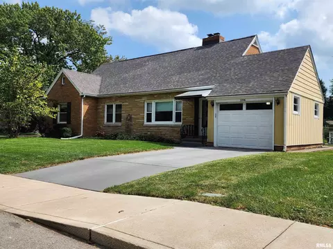 2206 W Sherman Ave, West Peoria, IL 61604