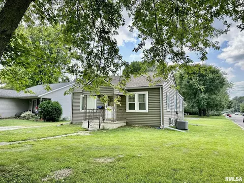 213 Oakwood Ave, East Peoria, IL 61611