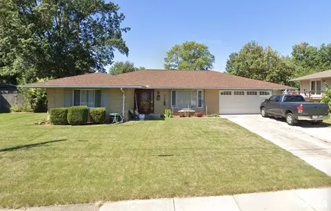 1703 Deppert Dr, Pekin, IL 61554