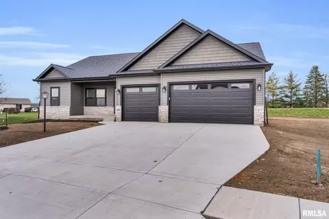 1101 Hanover St, Morton, IL 61550