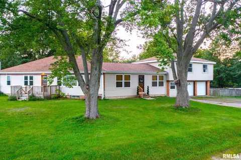 111 Francis St, Groveland, IL 61535