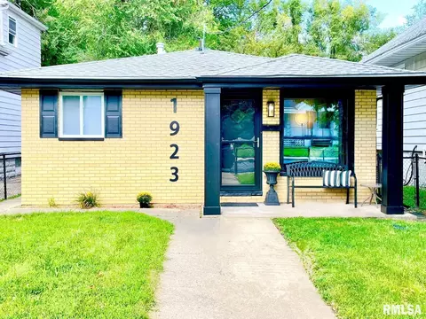 1923 W Laura Ave, West Peoria, IL 61604