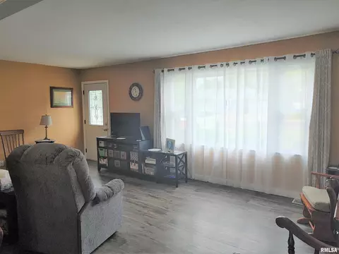 402 Devonshire Rd, Washington, IL 61571 photo 7