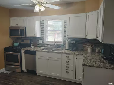 402 Devonshire Rd, Washington, IL 61571 photo 14