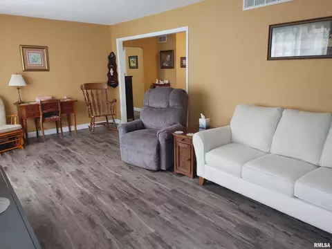 402 Devonshire Rd, Washington, IL 61571 photo 9