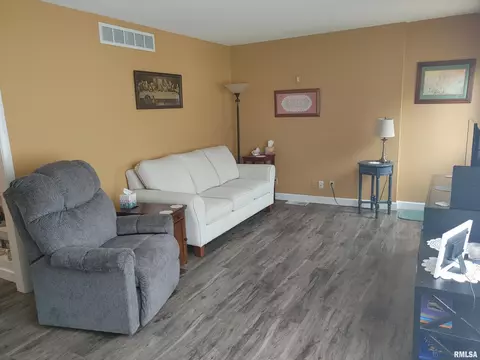 402 Devonshire Rd, Washington, IL 61571 photo 8