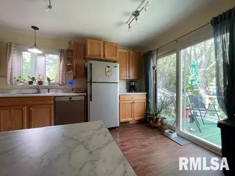 201 Meadow Dr, Macomb, IL 61455 photo 4