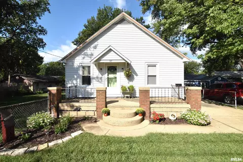 1017 Buff St, Pekin, IL 61554
