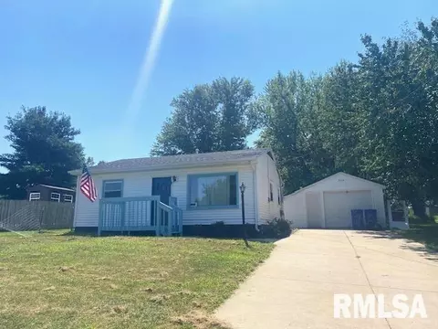 320 W Peoria St, Elmwood, IL 61529