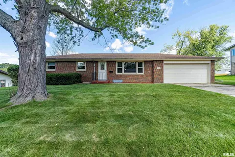 2809 W Bacon Dr, Peoria, IL 61614