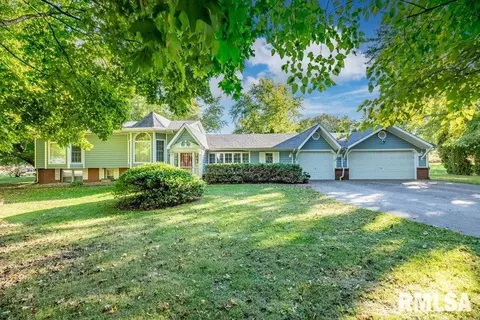 23940 E Autumn Ln, Canton, IL 61520