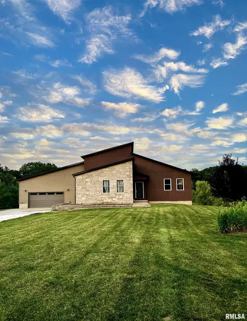 570 N Pleasant Hill Rd, East Peoria, IL 61611