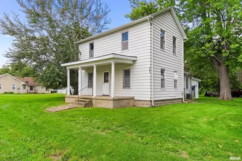 404 S Madison St, Lewistown, IL 61542