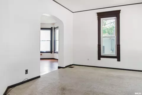 408 E 4th St, Delavan, IL 61734 photo 3
