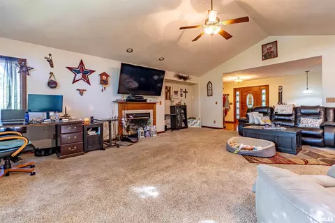 9100 S Terry Rd, Mapleton, IL 61547 photo 4