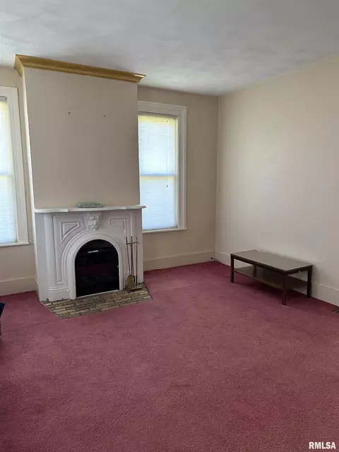 108 E College Ave, Eureka, IL 61530 photo 5