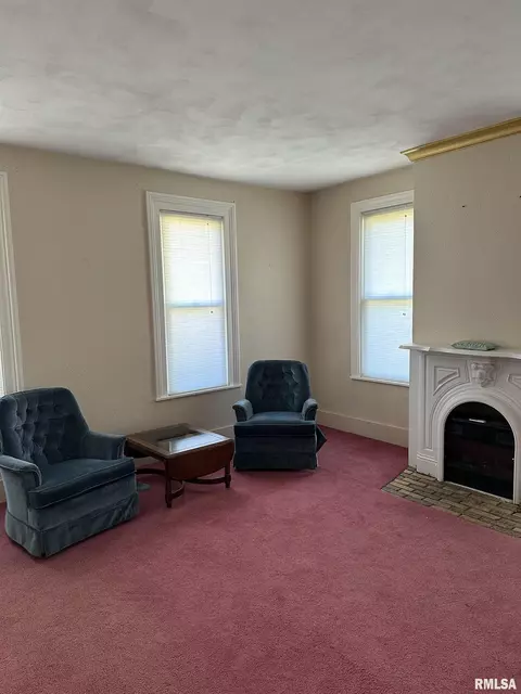 108 E College Ave, Eureka, IL 61530 photo 4