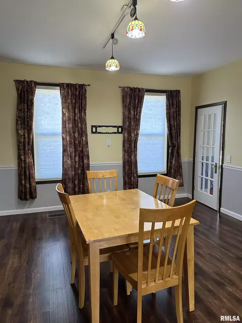 108 E College Ave, Eureka, IL 61530 photo 6
