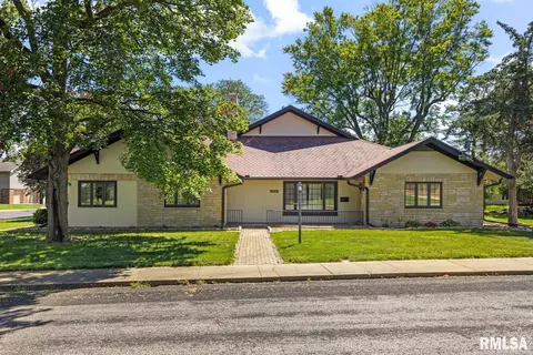406 W Stratford Dr, Peoria, IL 61614