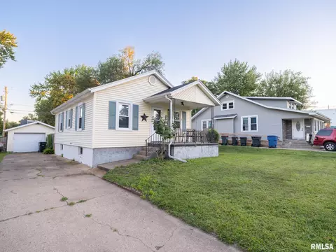 1410 Fisher St, Pekin, IL 61554