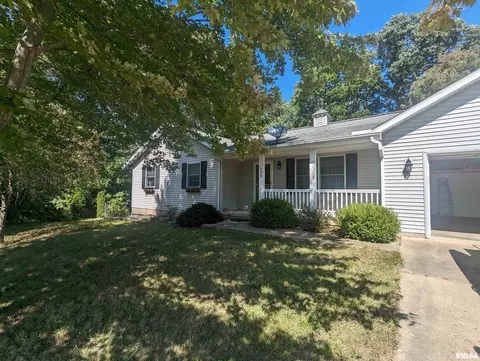 629 Heritage Dr, Mackinaw, IL 61755