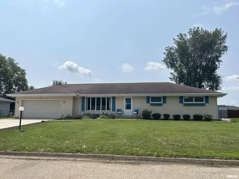 419 Crestwood Ct, Washburn, IL 61570