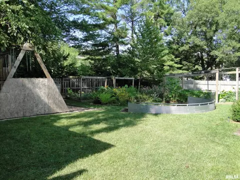 8 Indian Trl, Macomb, IL 61455 photo 3