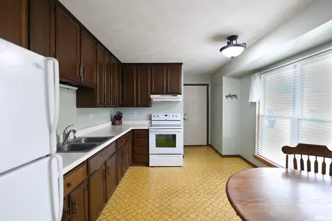 406 Radisson Rd, Marquette Heights, IL 61554 photo 5