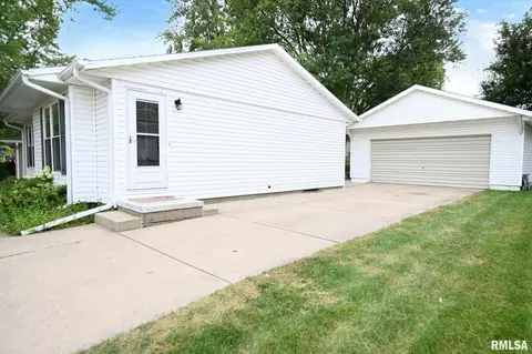 406 Radisson Rd, Marquette Heights, IL 61554 photo 2