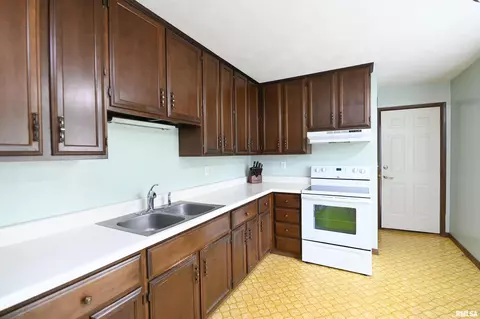406 Radisson Rd, Marquette Heights, IL 61554 photo 7