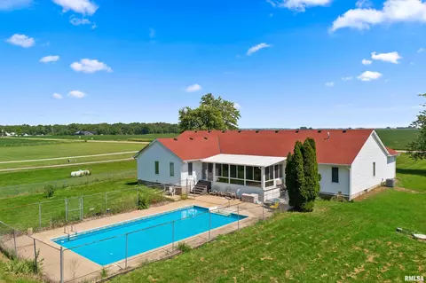 1131 N Nofsinger Rd, Metamora, IL 61548 photo 2