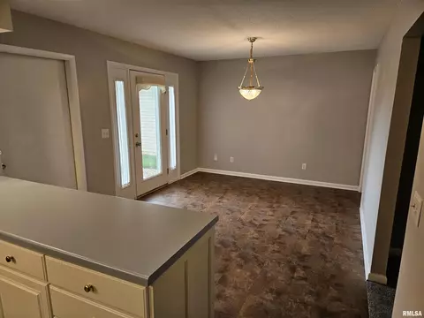 225 Scotch Pine Dr, Macomb, IL 61455 photo 11