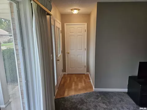 225 Scotch Pine Dr, Macomb, IL 61455 photo 4