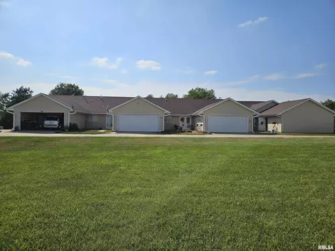 225 Scotch Pine Dr, Macomb, IL 61455 photo 3