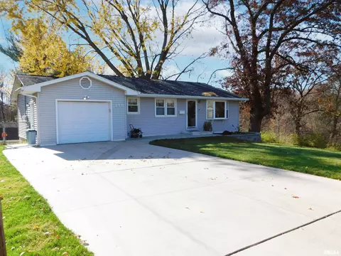 138 W Paradise Ct, Bartonville, IL 61607