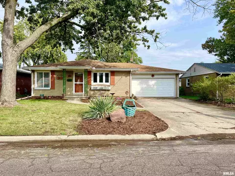 1518 Howard Ct, Pekin, IL 61554