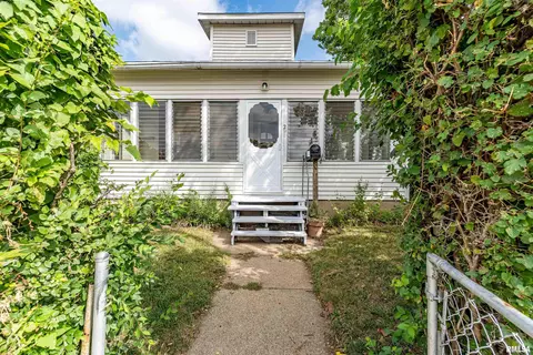291 Derby St, Pekin, IL 61554