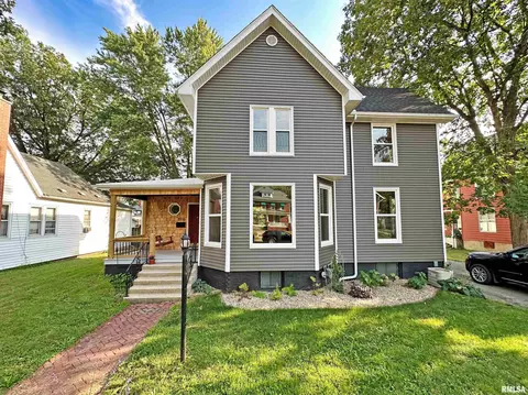 316 W Chestnut St, Canton, IL 61520