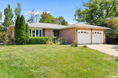 4804 N Glen Ct, Peoria, IL 61614