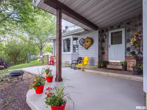 15081 Christmas Tree Rd, Green Valley, IL 61534
