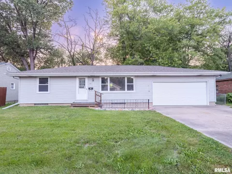 405 Bird Ave, Bartonville, IL 61607