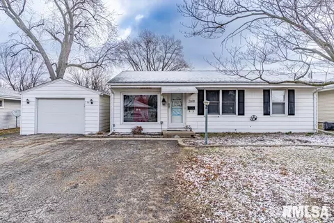 2618 N Renwood Ave, Peoria, IL 61604