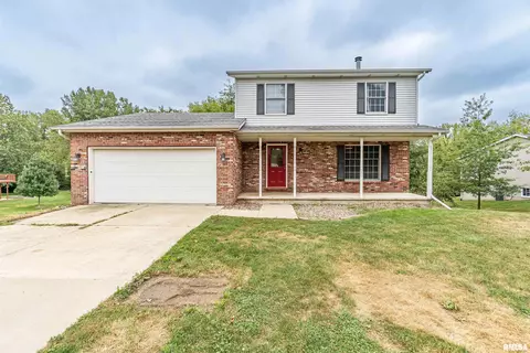 6 Norfolk Ave, Mackinaw, IL 61755