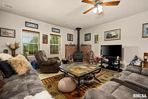 320 E 10th St, Glasford, IL 61533 photo 9